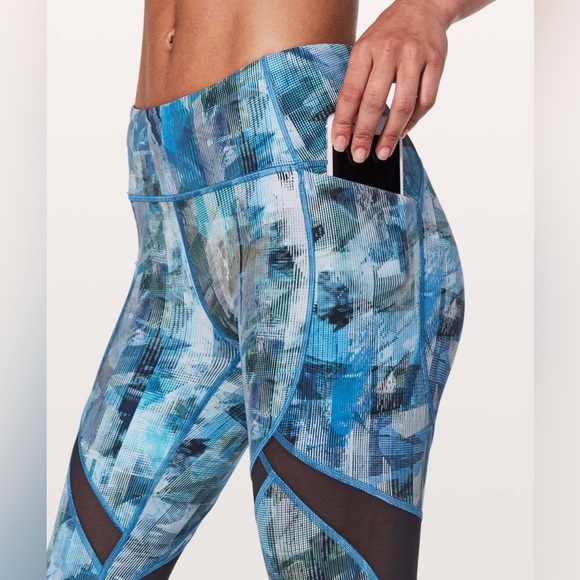 Lululemon Women’s Blue Abstract Mesh Panel Crop Leggings Size 10 - Picture 4 of 16